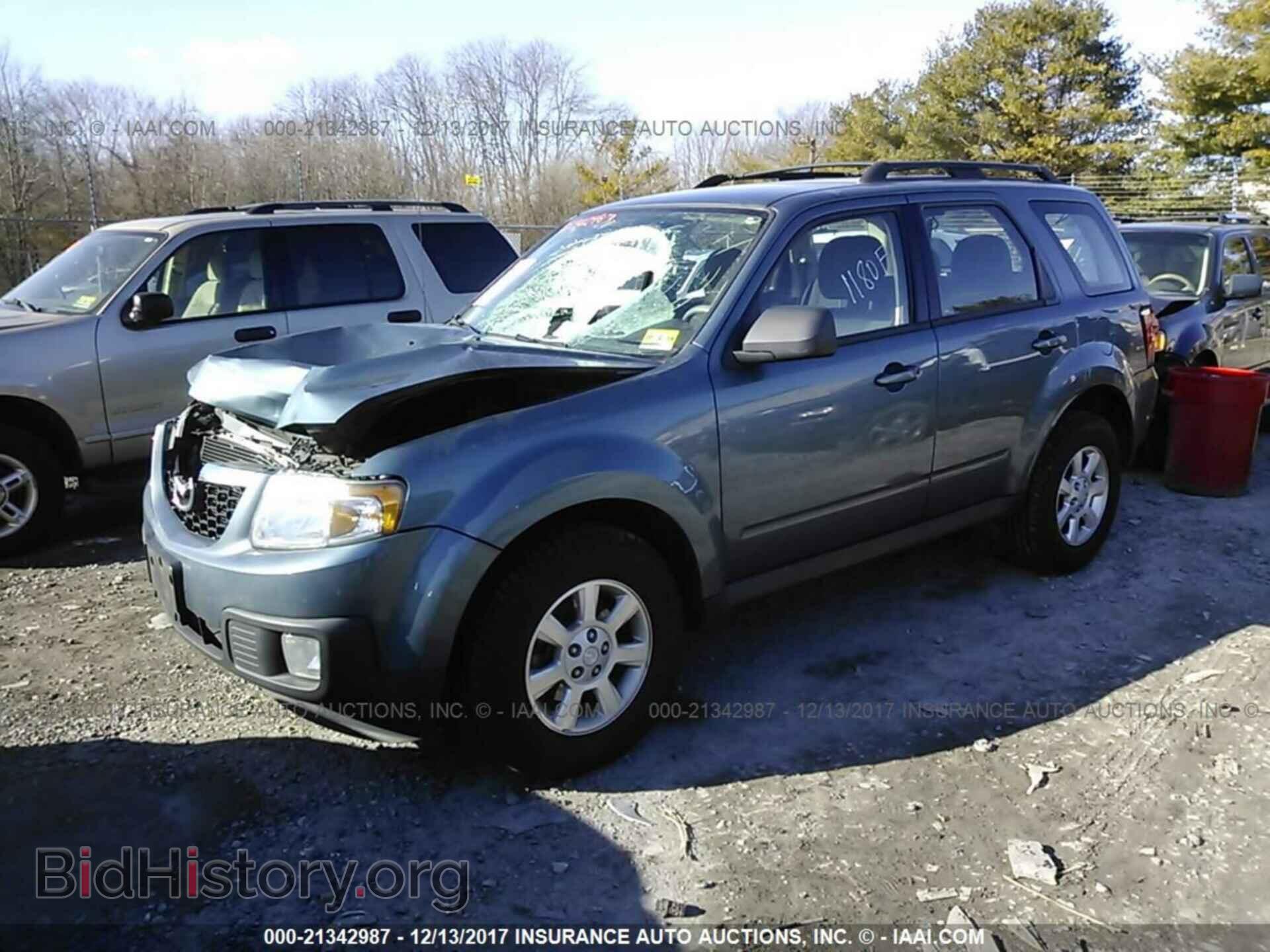 2011 Mazda Tribute - VIN: 4F2CY9C74BKM06020 - Фото 2