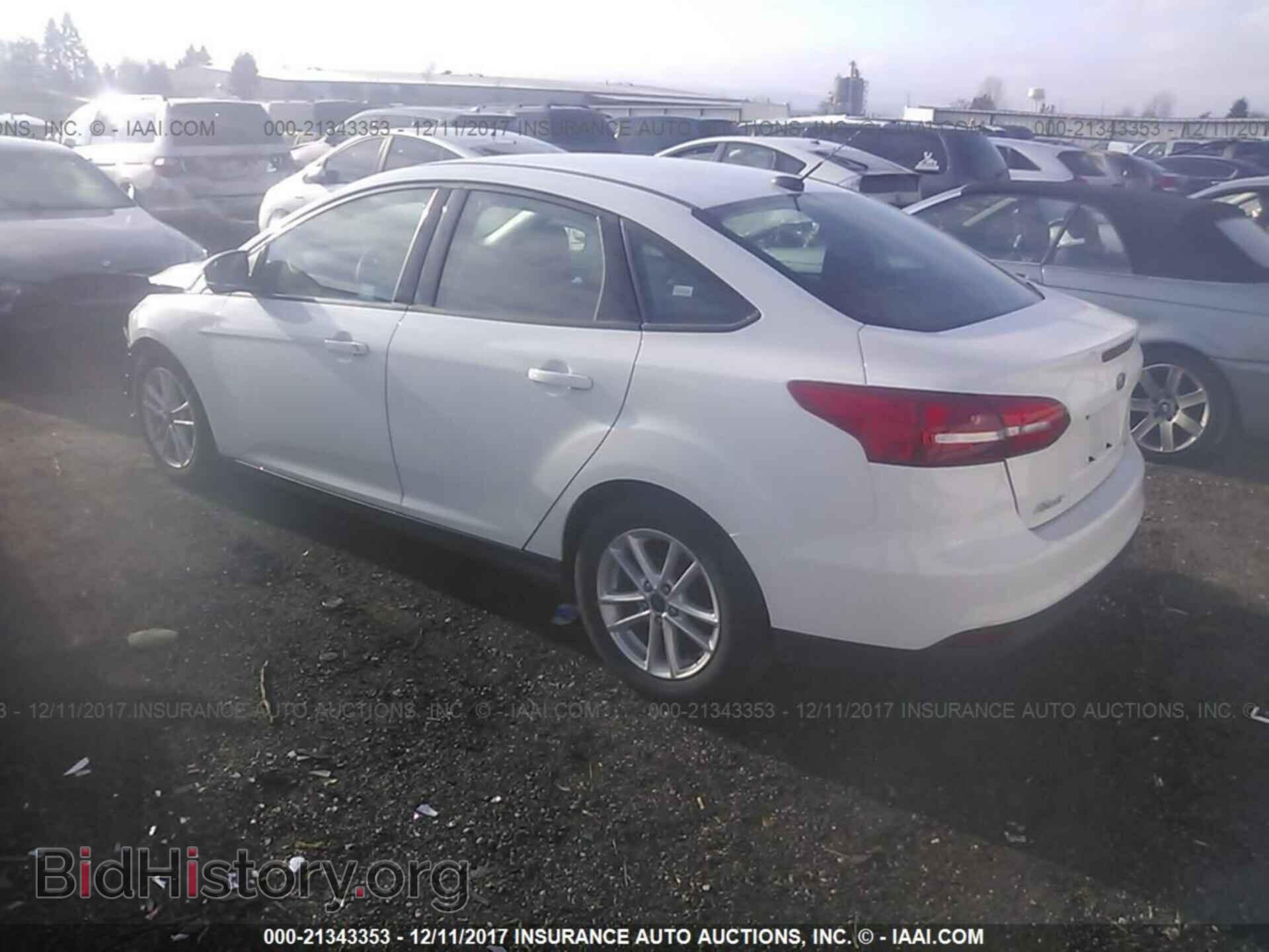 2017 Ford Focus - VIN: 1FADP3F29HL286132 - Photo 3