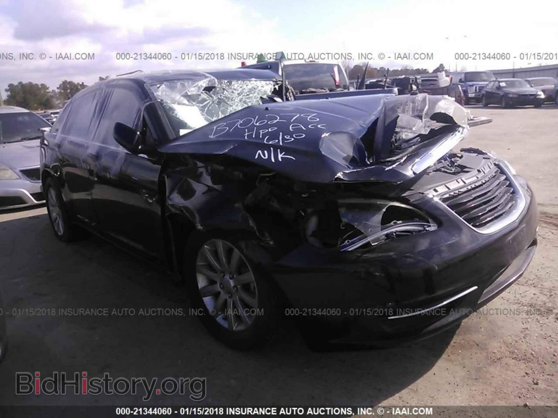 Photo 1C3BC1FG4BN547986 - Chrysler 200 2011