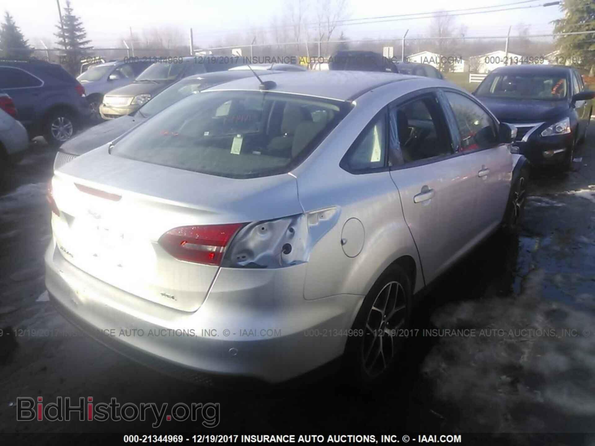 2017 Ford Focus - VIN: 1FADP3H21HL264445 - Photo 4