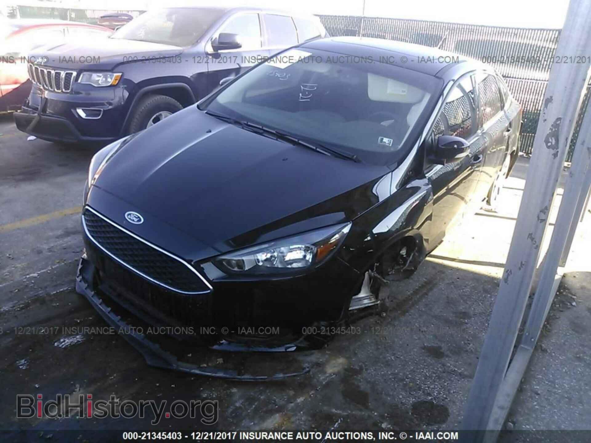 2017 Ford Focus - VIN: 1FADP3H21HL202611 - Photo 2