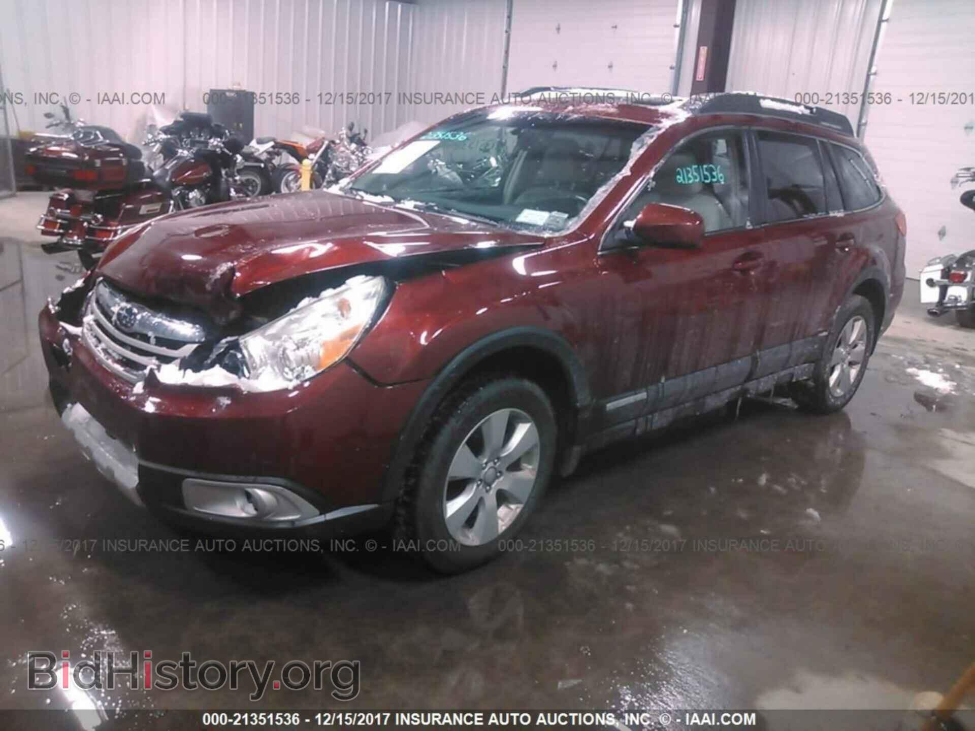 2011 Subaru Outback - VIN: 4S4BRBKC4B3390499 - Фото 2