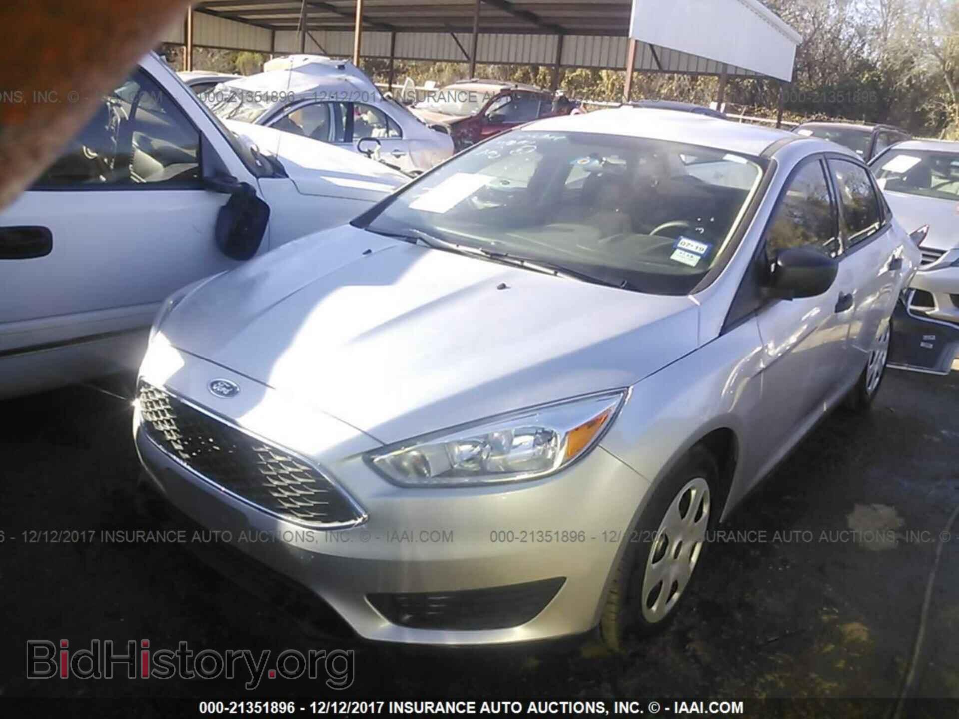 2017 Ford Focus - VIN: 1FADP3E24HL290171 - Фото 2