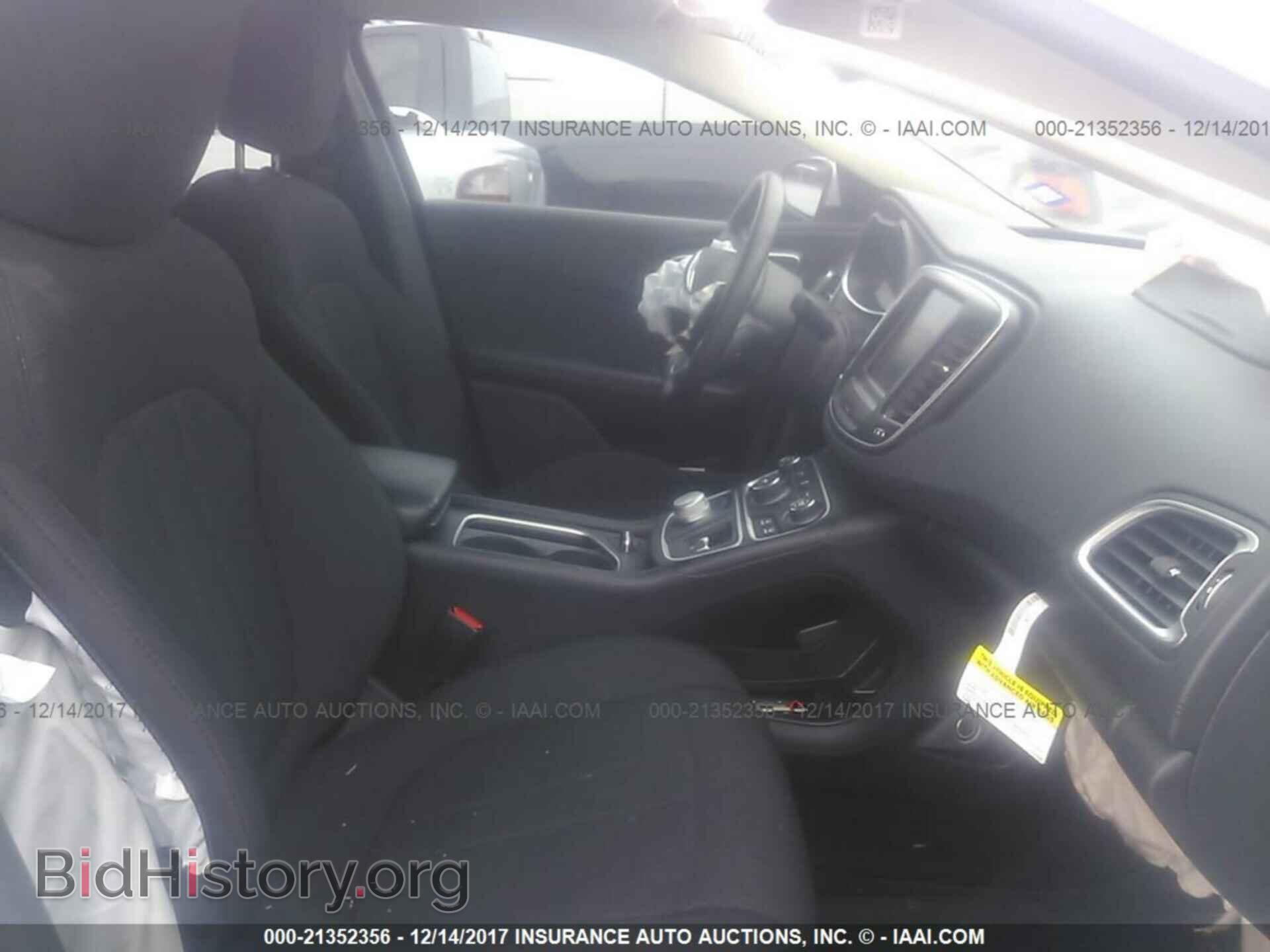 2016 Chrysler 200 - VIN: 1C3CCCAB7GN118876 - Photo 5