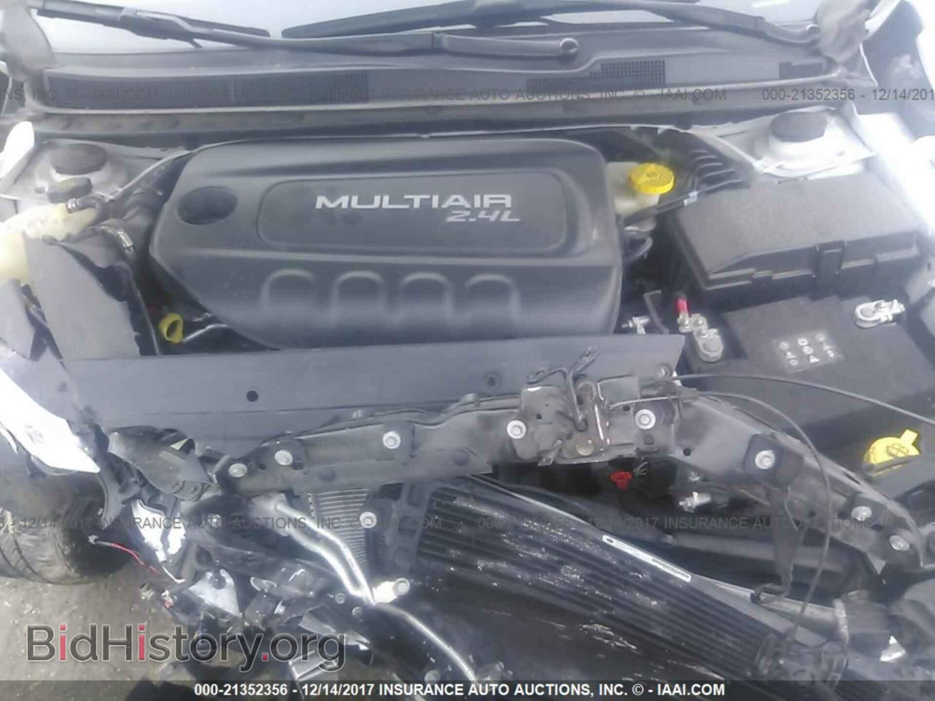 2016 Chrysler 200 - VIN: 1C3CCCAB7GN118876 - Photo 10