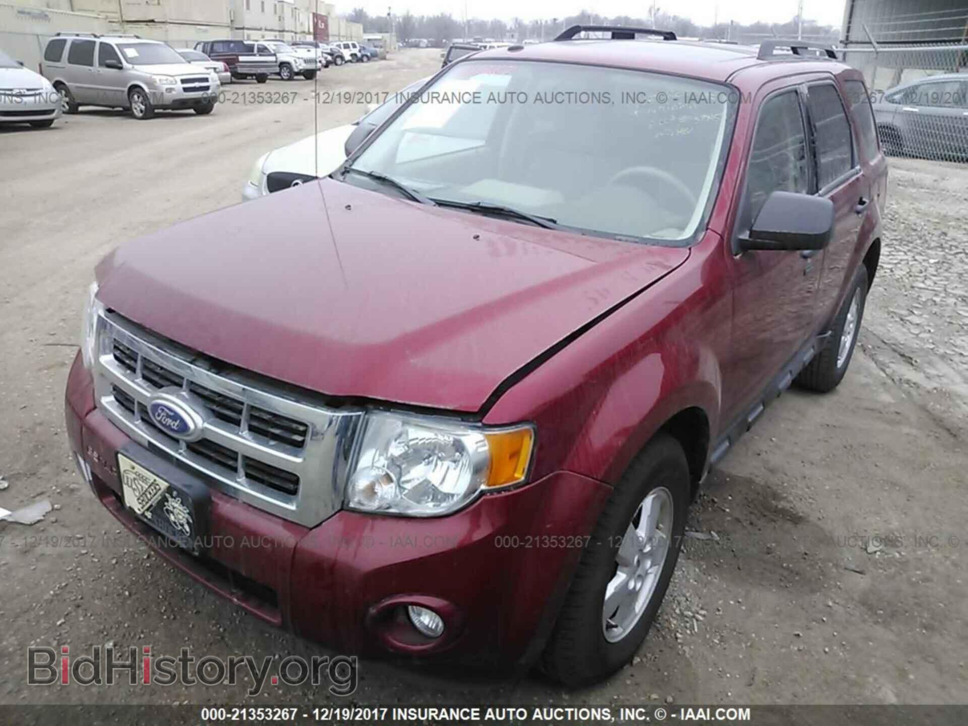 2012 Ford Escape - VIN: 1FMCU0D7XCKB66944 - Photo 2