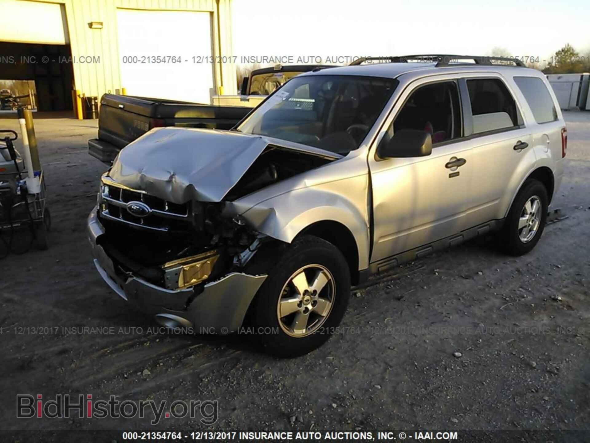 2012 Ford Escape - VIN: 1FMCU0DG1CKB34352 - Фото 2