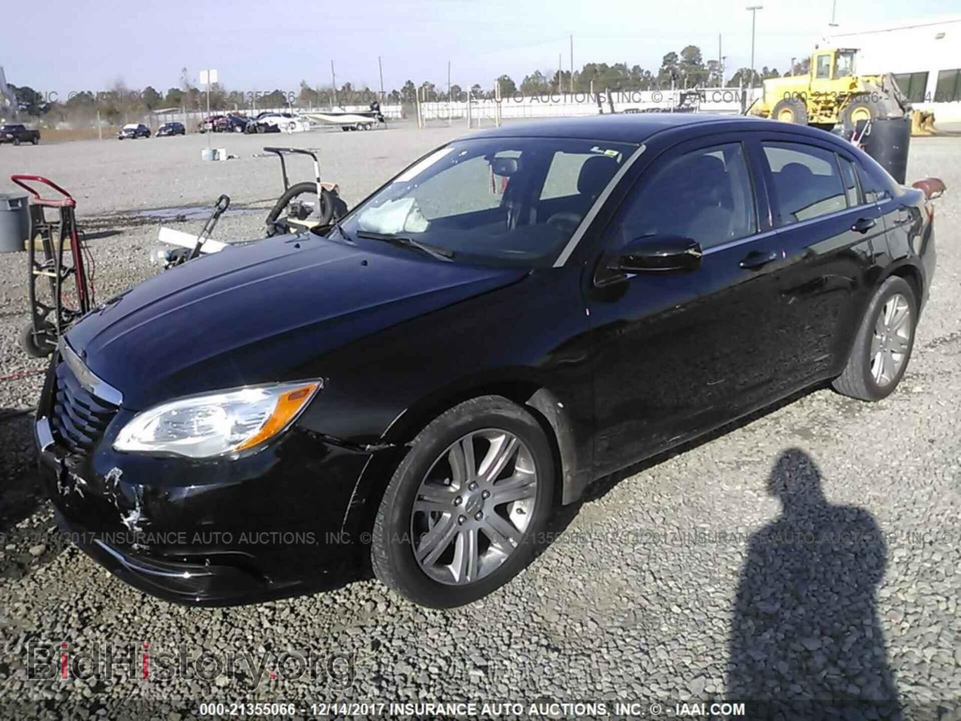 2013 Chrysler 200 - VIN: 1C3CCBBB7DN595778 - Фото 2