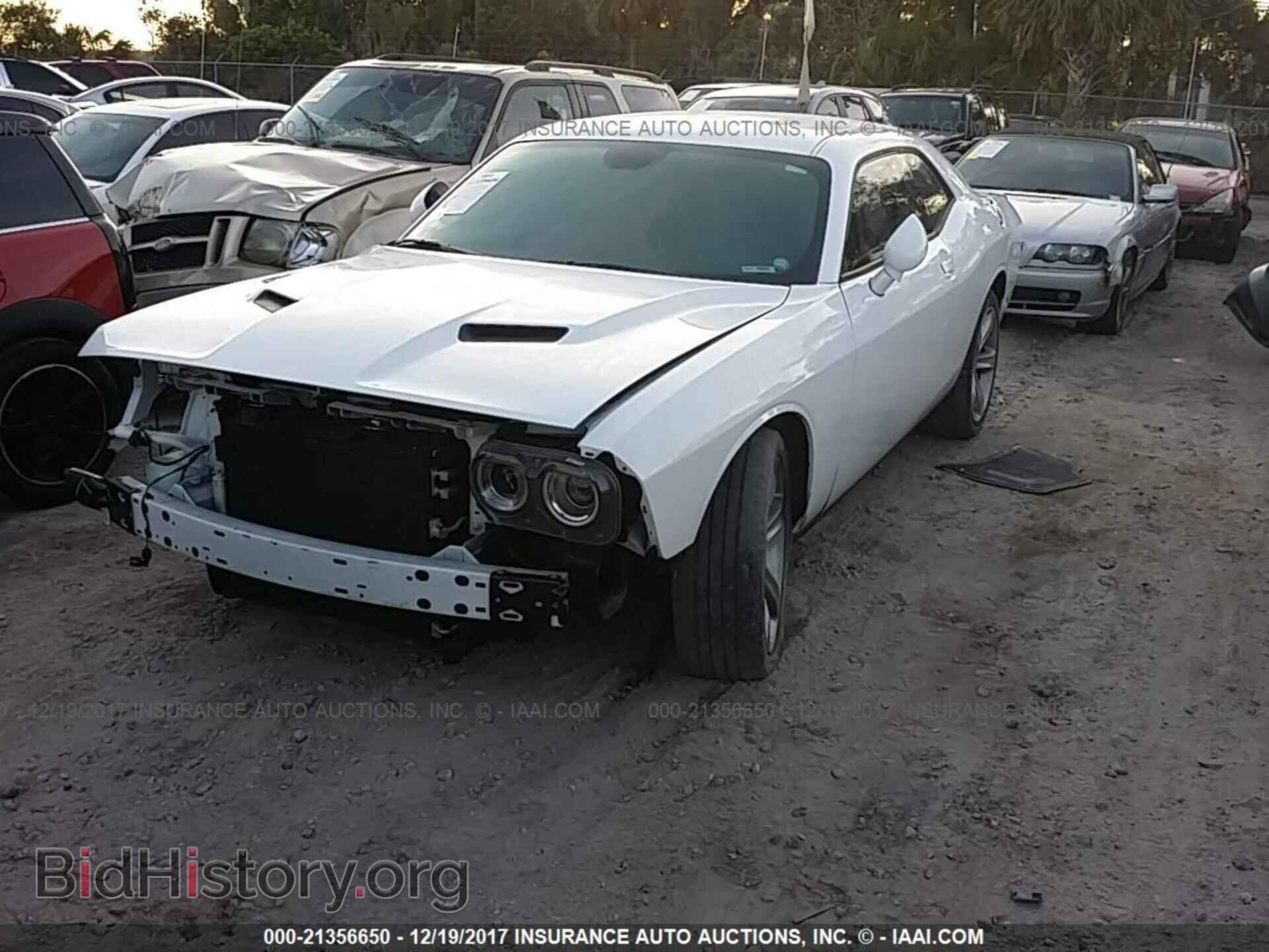 2015 Dodge Challenger - VIN: 2C3CDZAG0FH758124 - Фото 2