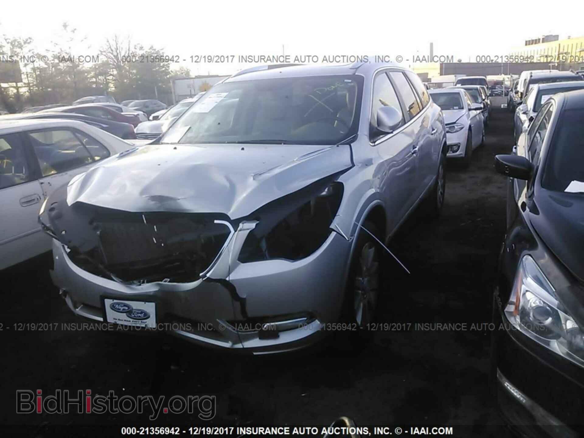 2017 Buick Enclave - VIN: 5GAKVBKD4HJ160797 - Photo 2