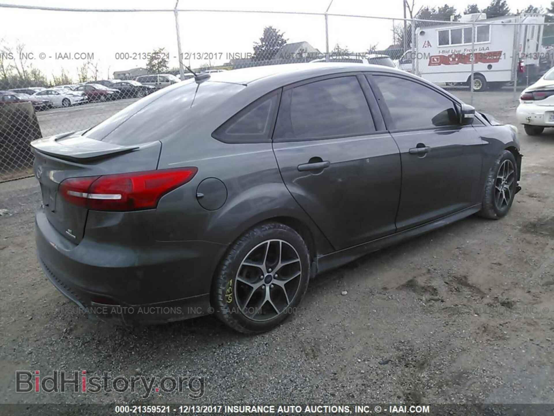 2015 Ford Focus - VIN: 1FADP3F28FL238408 - Photo 4
