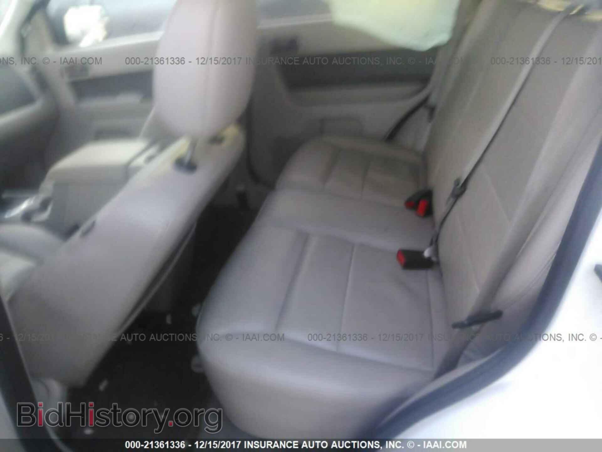 2011 Ford Escape - VIN: 1FMCU9DG3BKB78890 - Photo 8