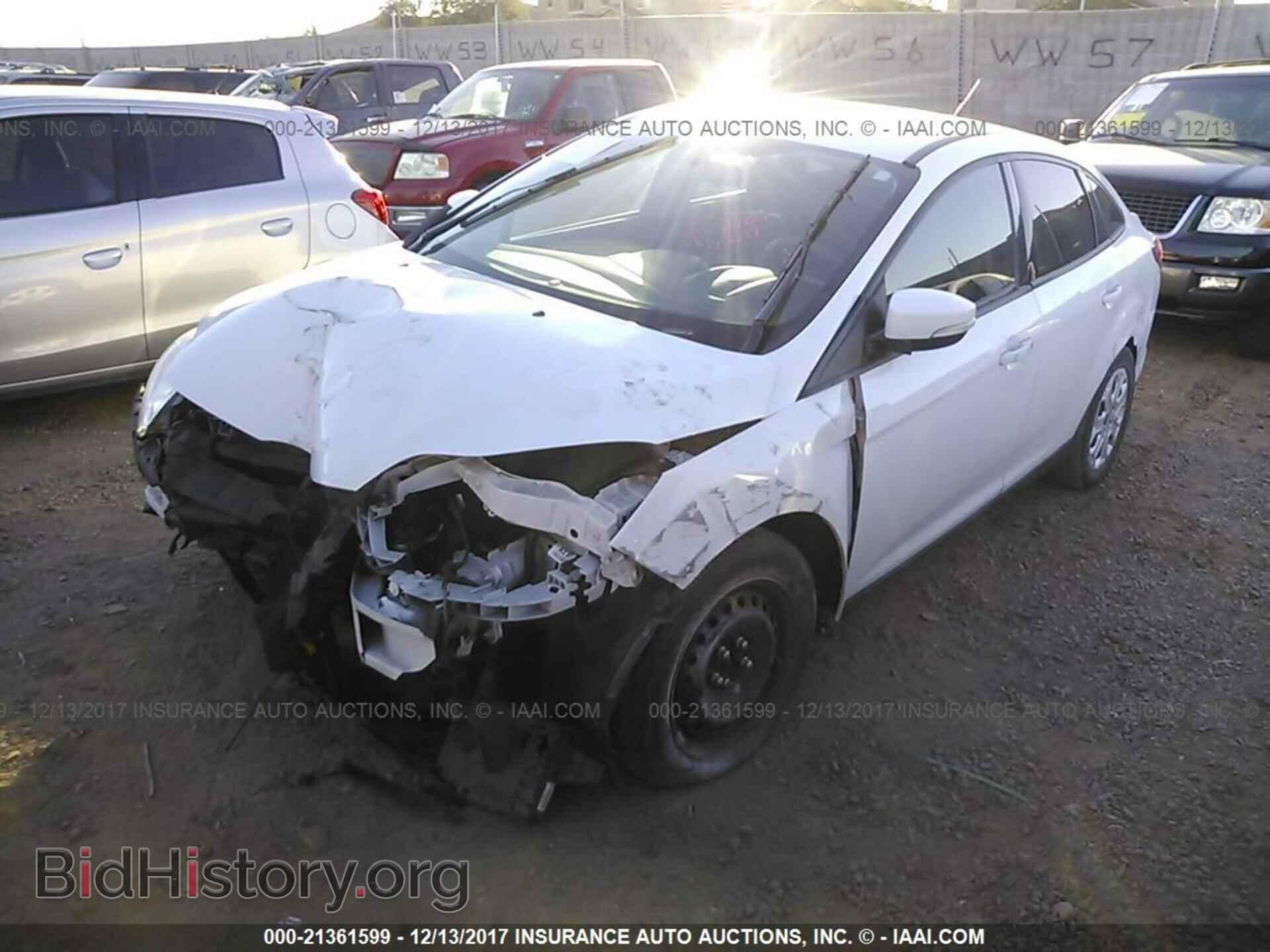 2013 Ford Focus - VIN: 1FADP3F29DL365097 - Фото 2