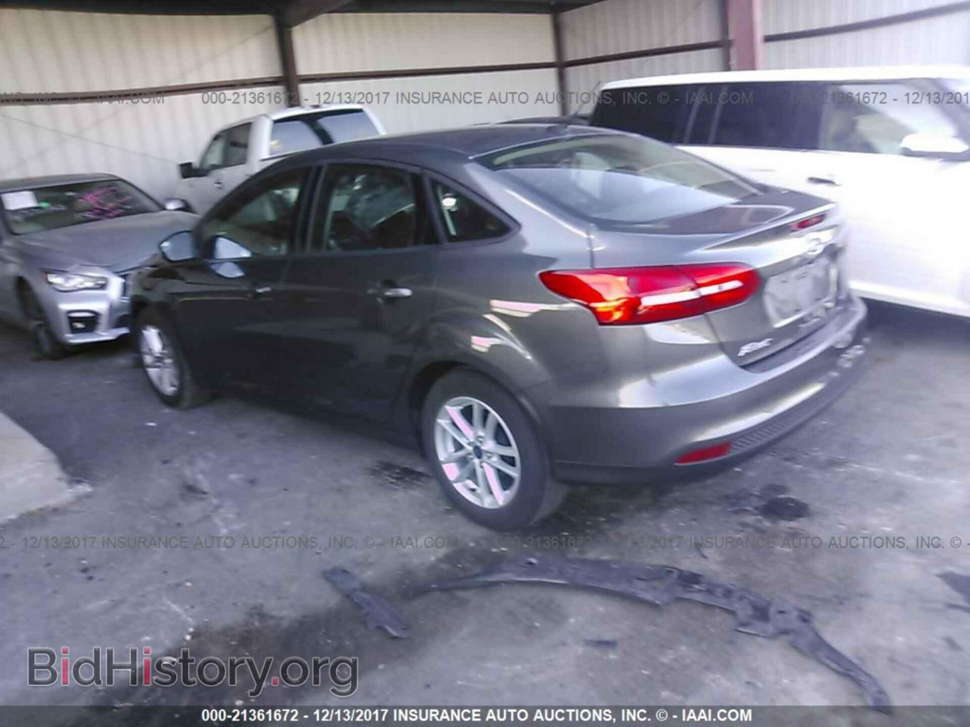 2017 Ford Focus - VIN: 1FADP3F2XHL342417 - Photo 3