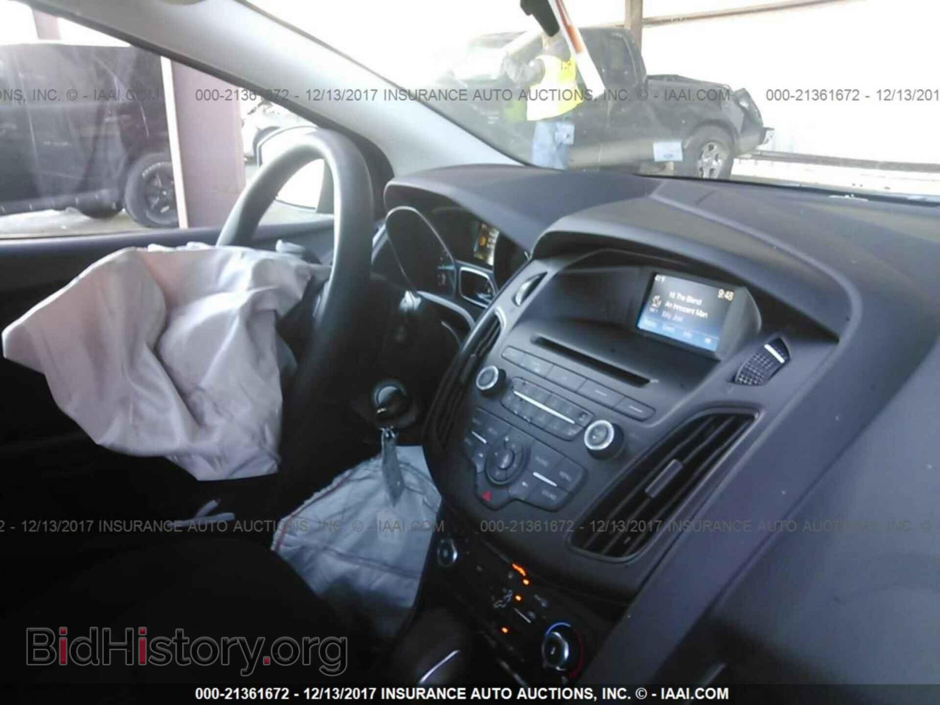 2017 Ford Focus - VIN: 1FADP3F2XHL342417 - Photo 5