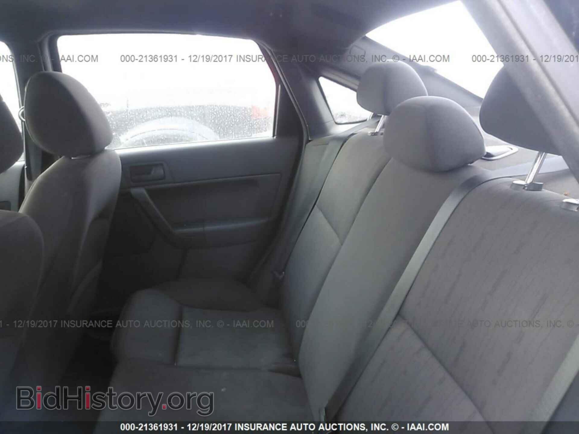 2011 Ford Focus - VIN: 1FAHP3FN2BW100349 - Фото 8