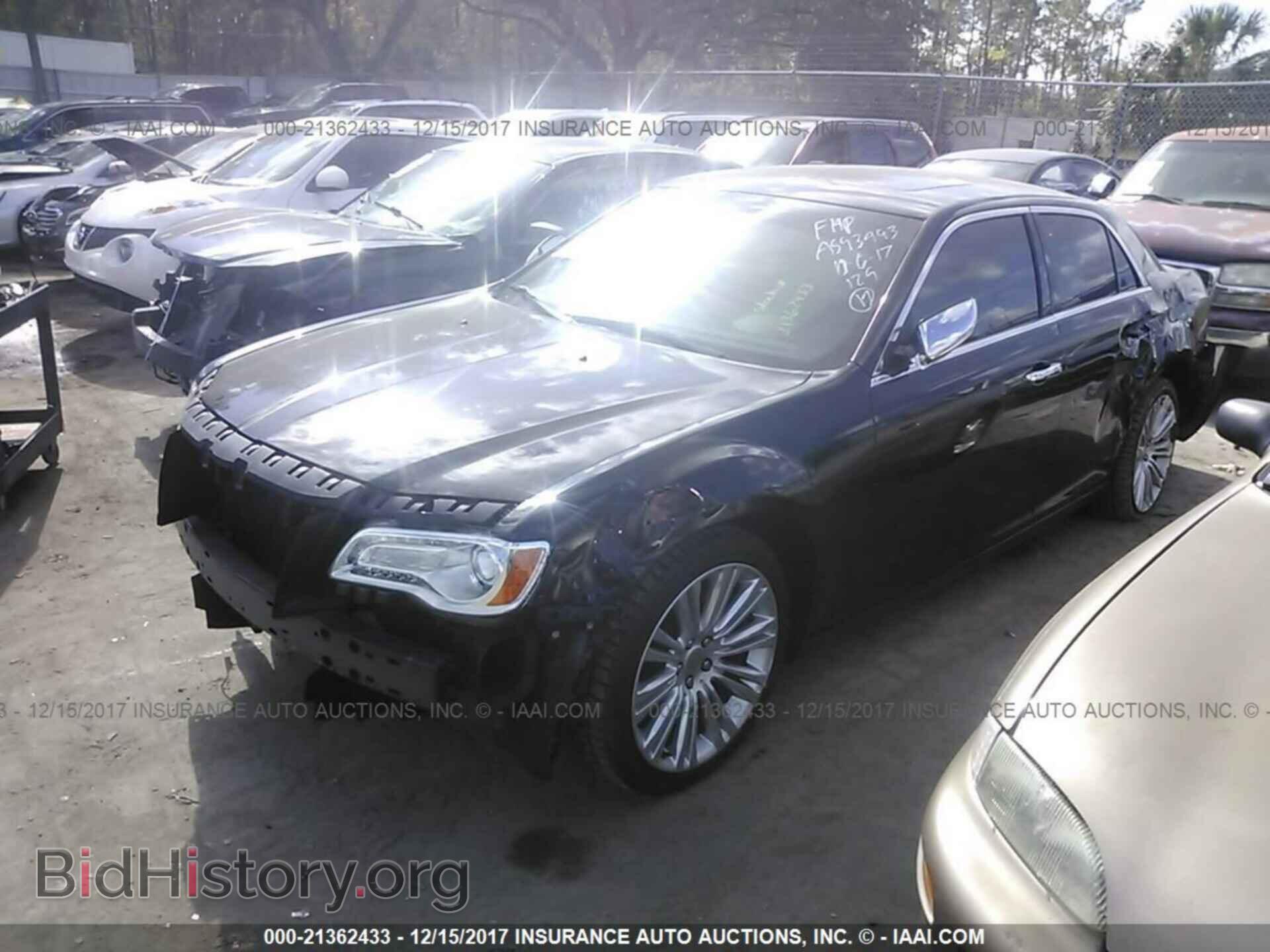 2014 Chrysler 300c - VIN: 2C3CCAET7EH382869 - Фото 2