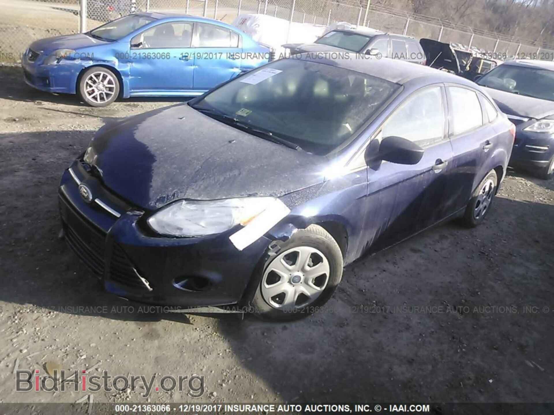 2012 Ford Focus - VIN: 1FAHP3E22CL128341 - Фото 2
