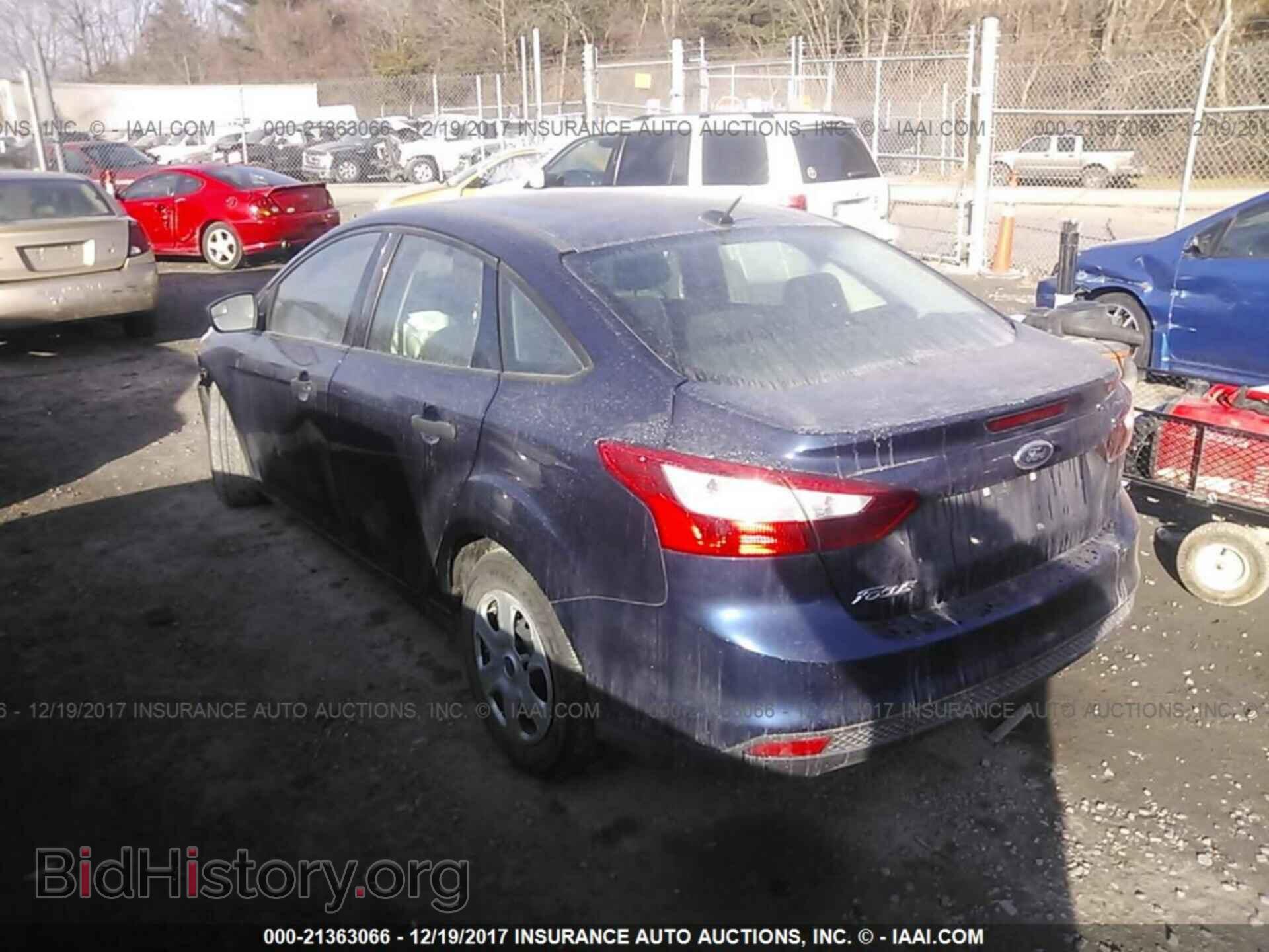 2012 Ford Focus - VIN: 1FAHP3E22CL128341 - Фото 3