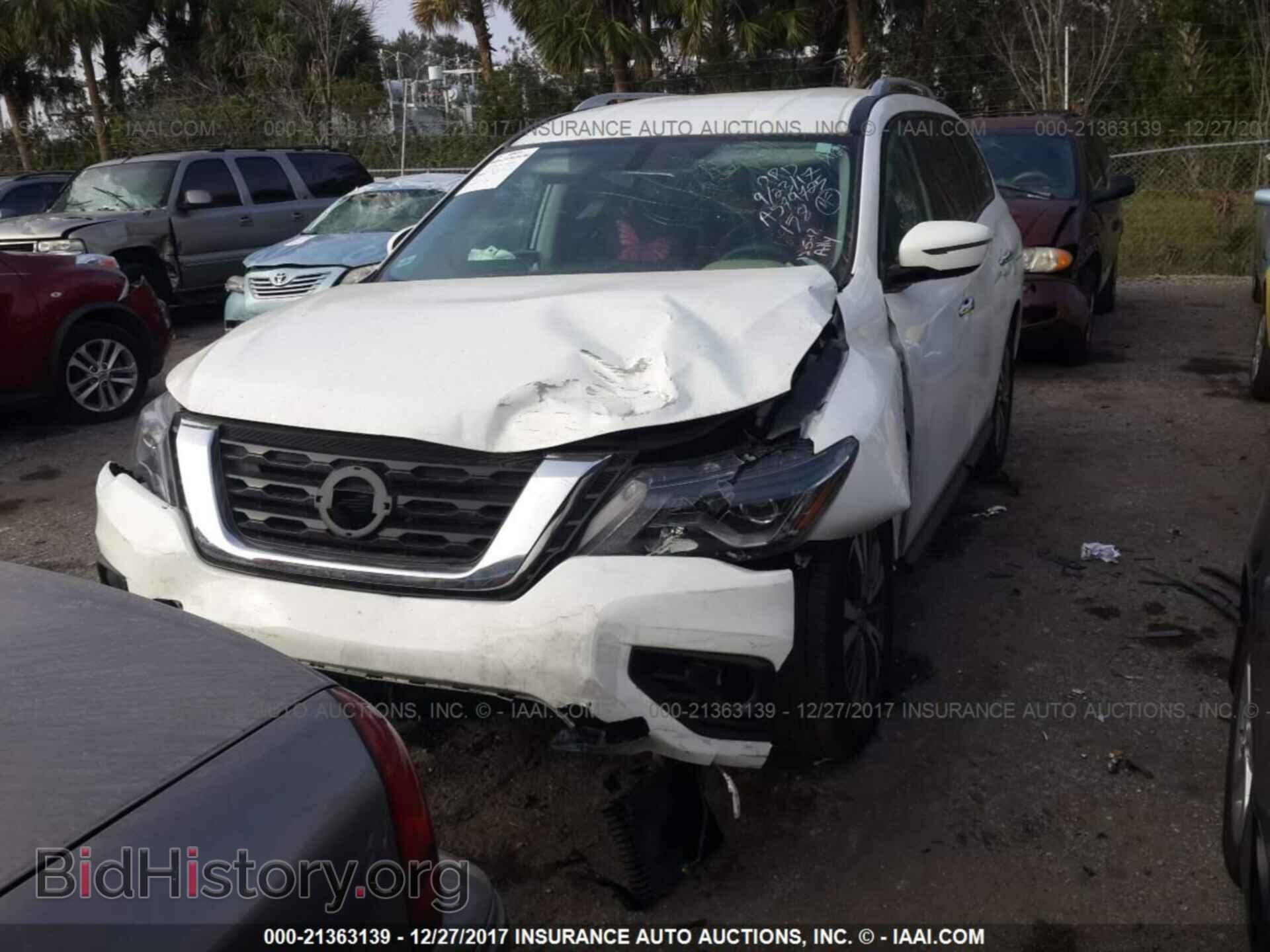 2017 Nissan Pathfinder - VIN: 5N1DR2MN3HC615348 - Фото 2