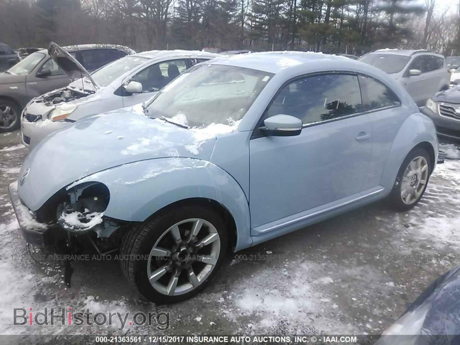 2012 Volkswagen Beetle - VIN: 3VWJP7AT0CM602672 - Фото 2