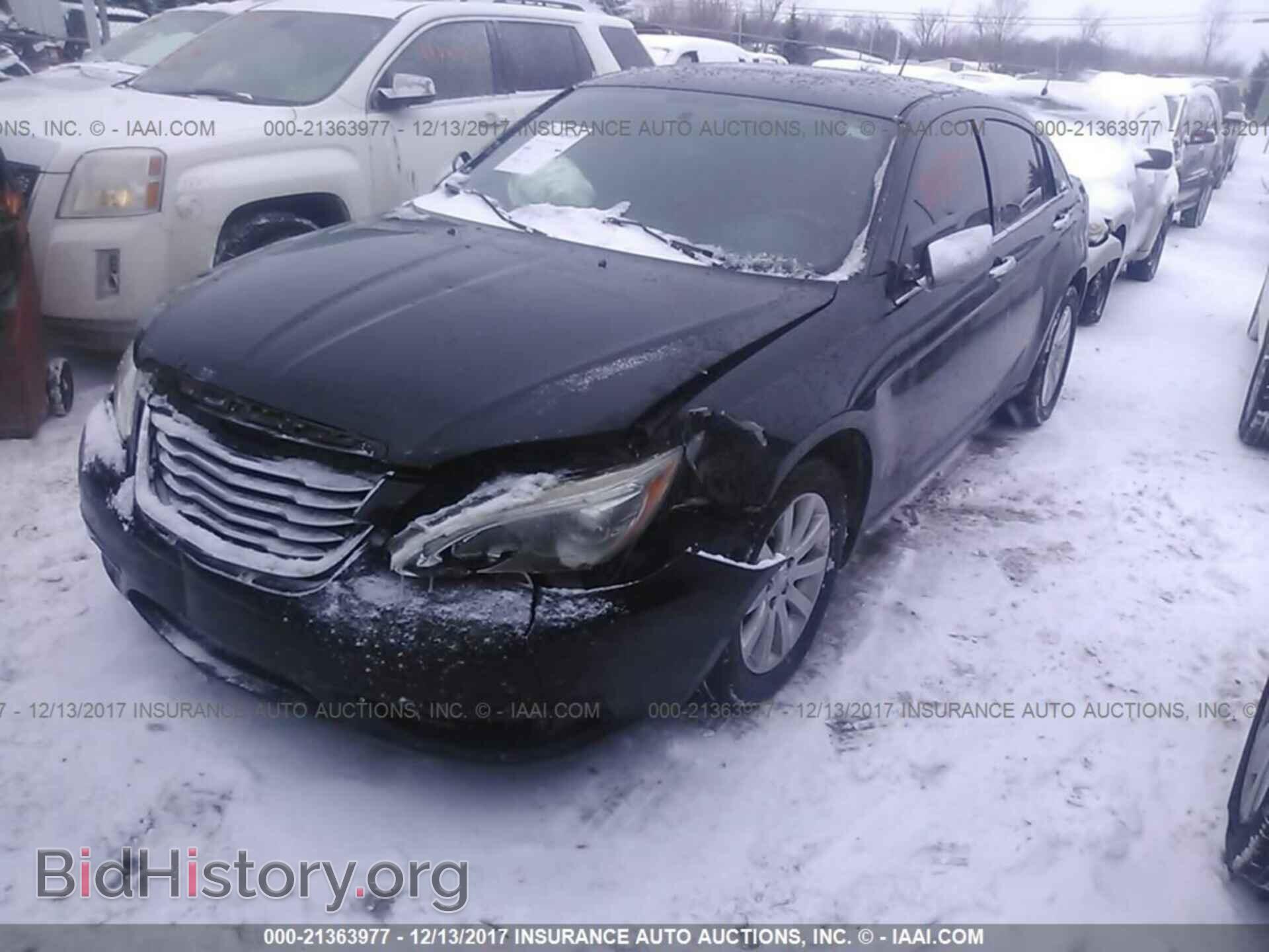 2013 Chrysler 200 - VIN: 1C3CCBCG2DN744172 - Photo 2
