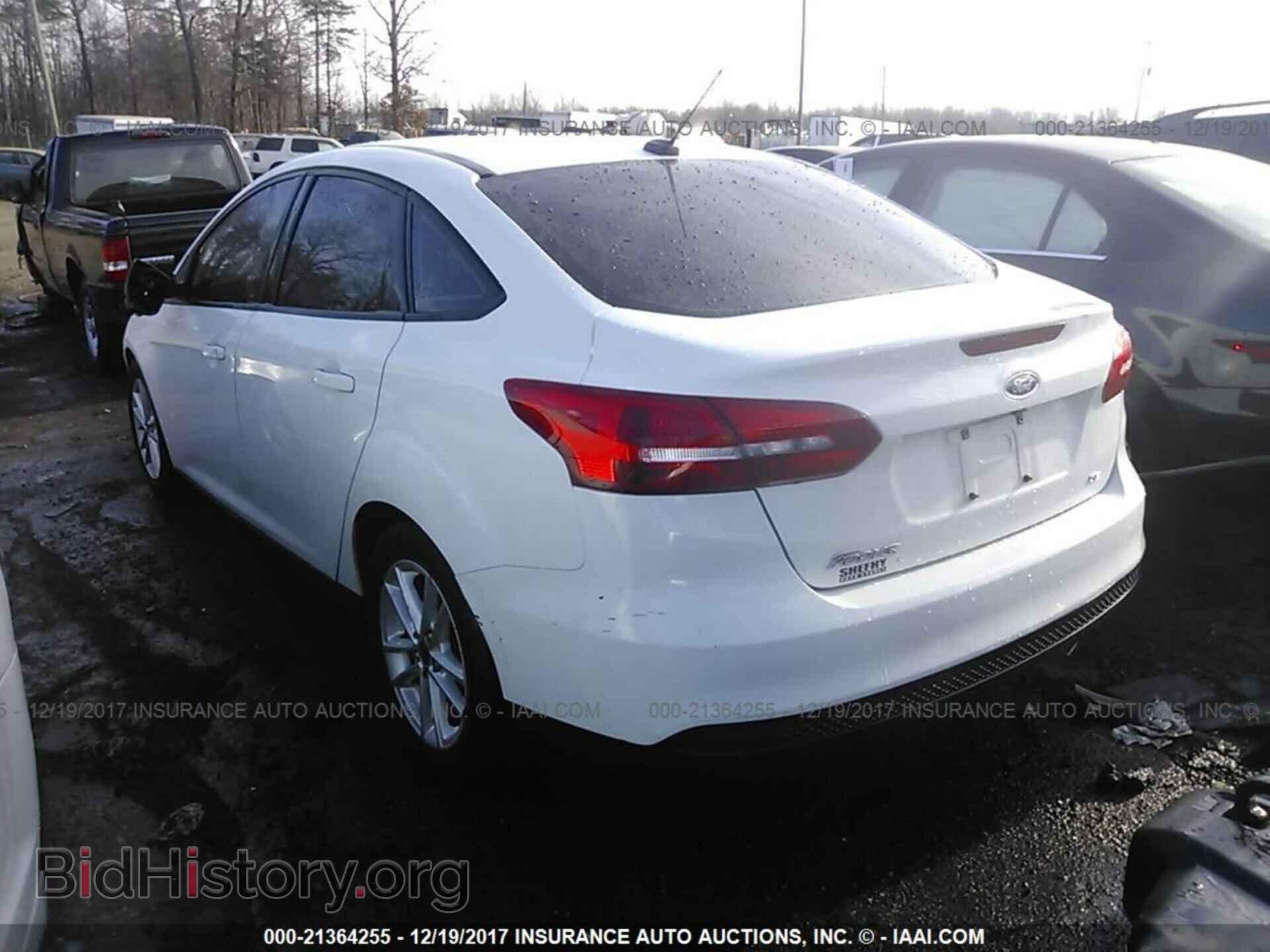 2016 Ford Focus - VIN: 1FADP3F29GL356906 - Photo 3