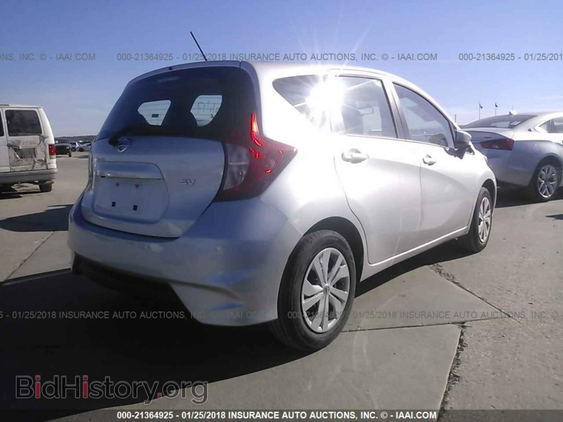 2018 Nissan Versa note - VIN: 3N1CE2CP9JL353430 - Фото 4