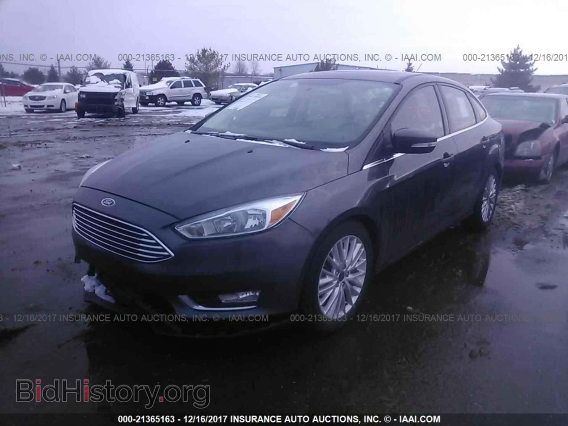 2017 Ford Focus - VIN: 1FADP3J22HL291390 - Photo 2