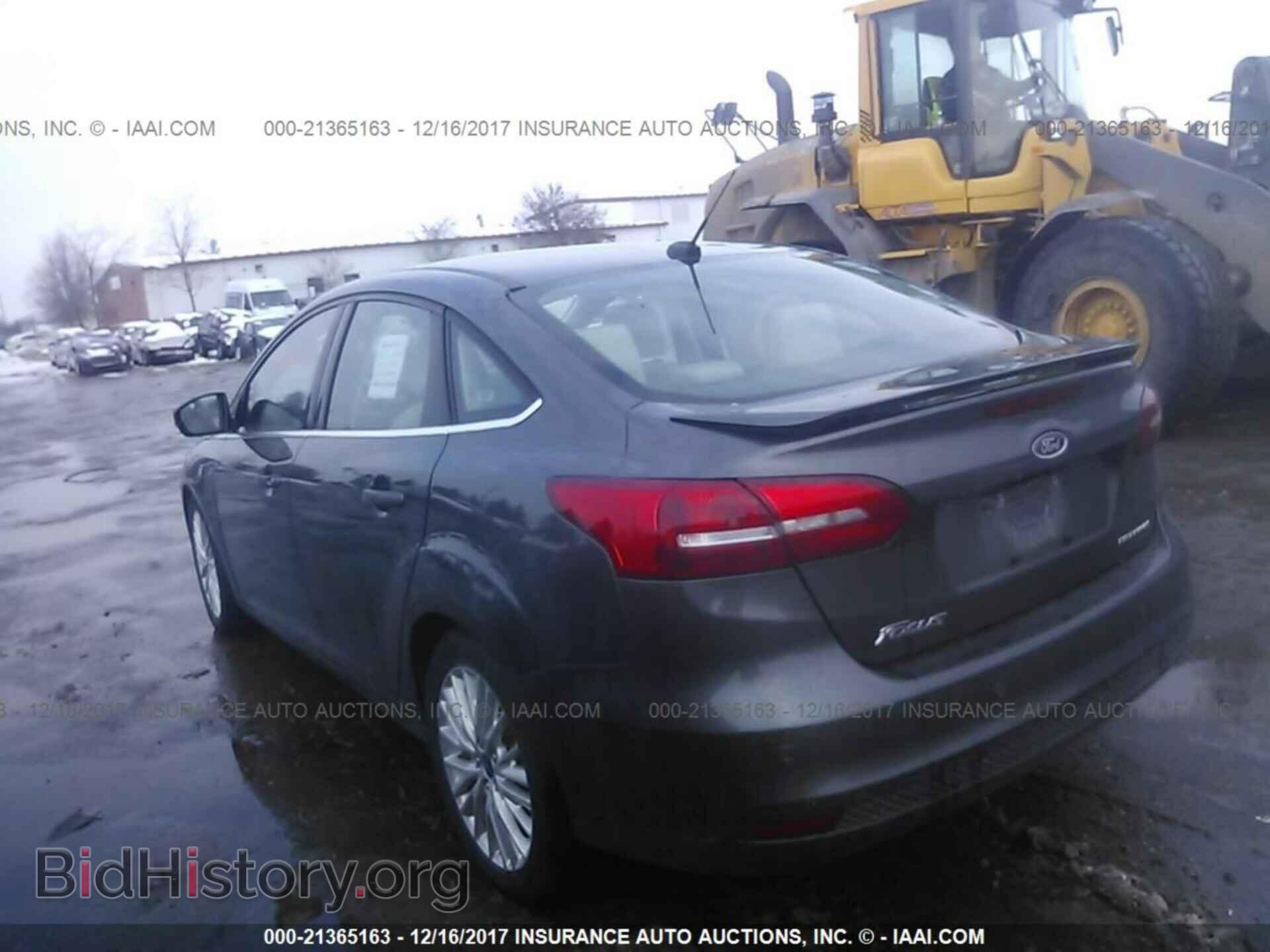 2017 Ford Focus - VIN: 1FADP3J22HL291390 - Photo 3