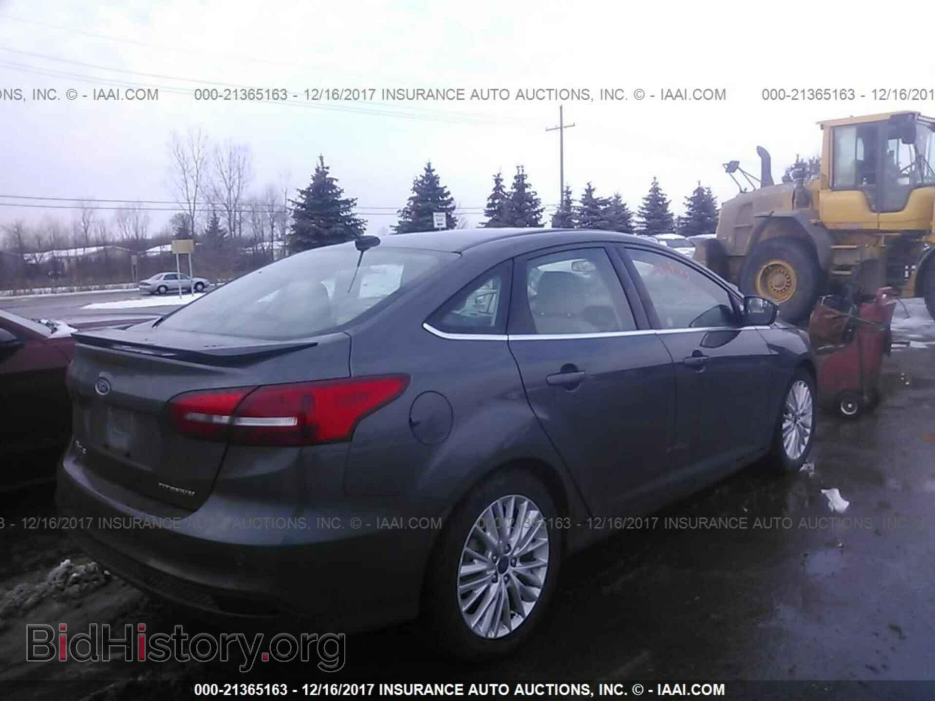 2017 Ford Focus - VIN: 1FADP3J22HL291390 - Photo 4