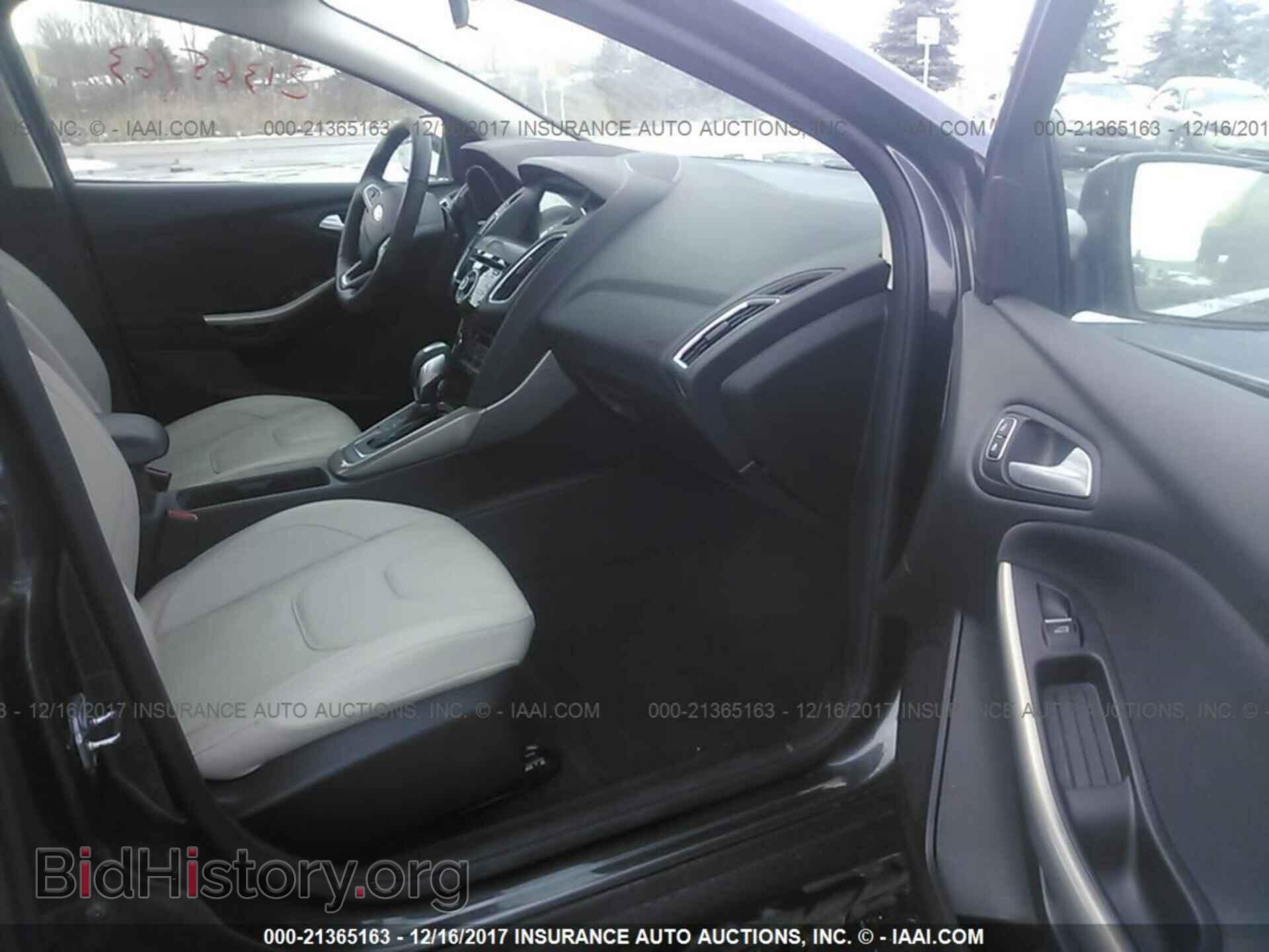 2017 Ford Focus - VIN: 1FADP3J22HL291390 - Photo 5