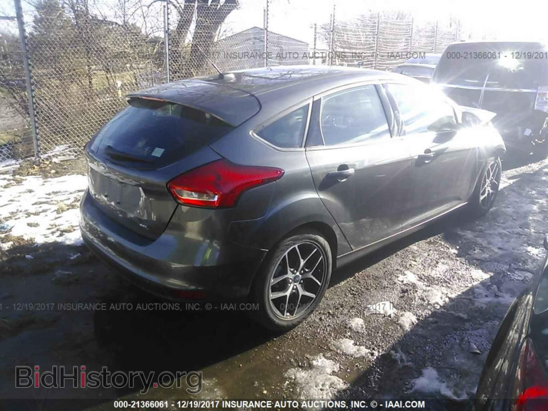 2017 Ford Focus - VIN: 1FADP3M29HL203091 - Фото 4