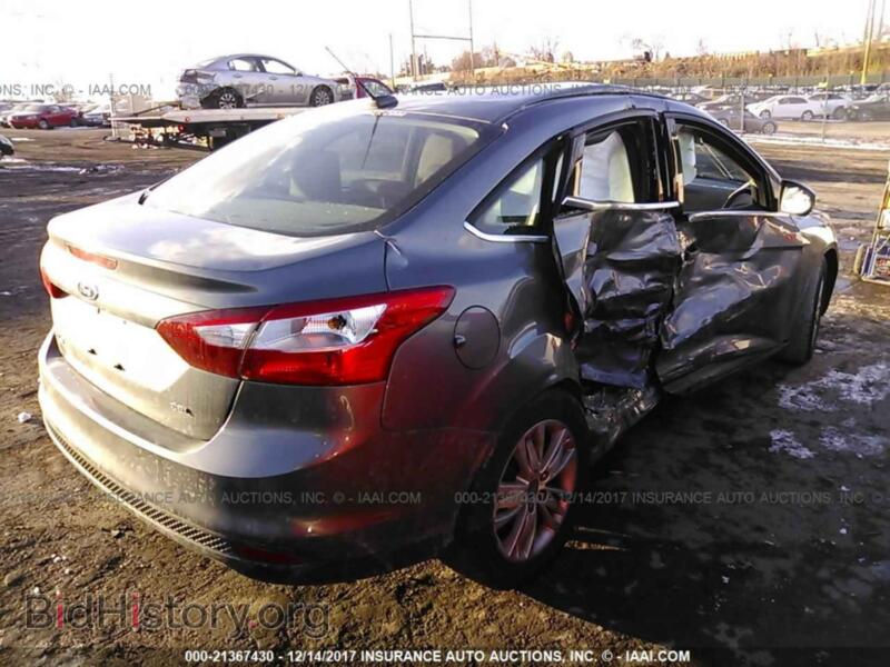 2012 Ford FOCUS (VIN 1FAHP3H22CL403945) — фото 4 из 10