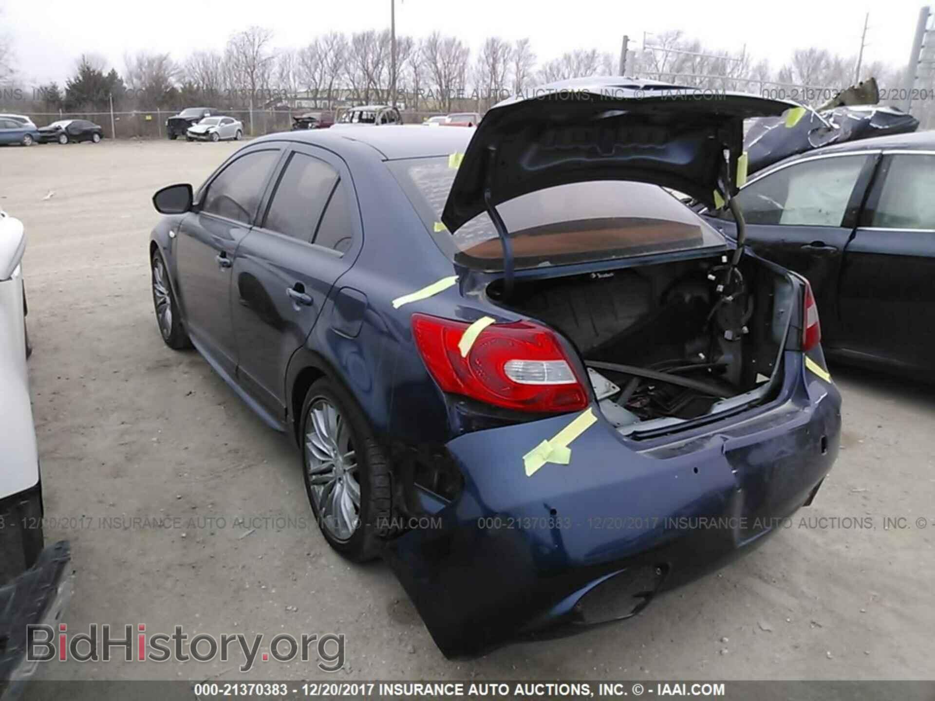 2011 Suzuki Kizashi - VIN: JS2RF9A85B6110322 - Photo 3