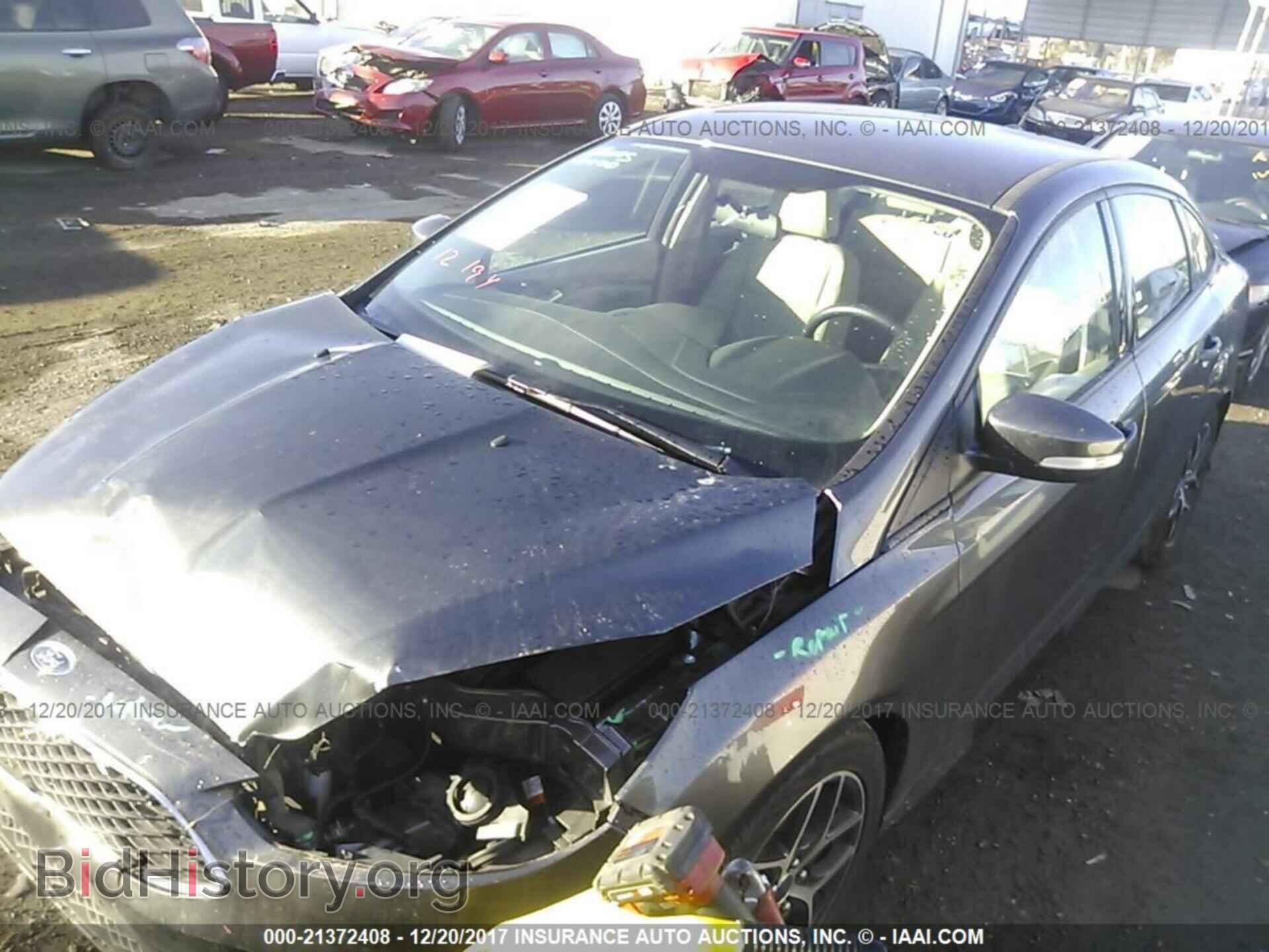 2016 Ford Focus - VIN: 1FADP3F2XGL276112 - Photo 2
