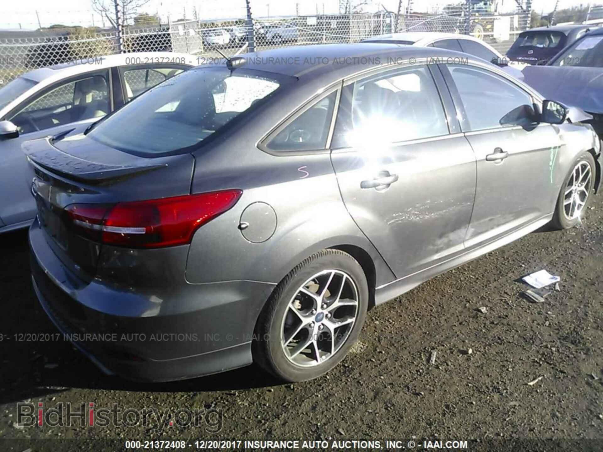 2016 Ford Focus - VIN: 1FADP3F2XGL276112 - Photo 4
