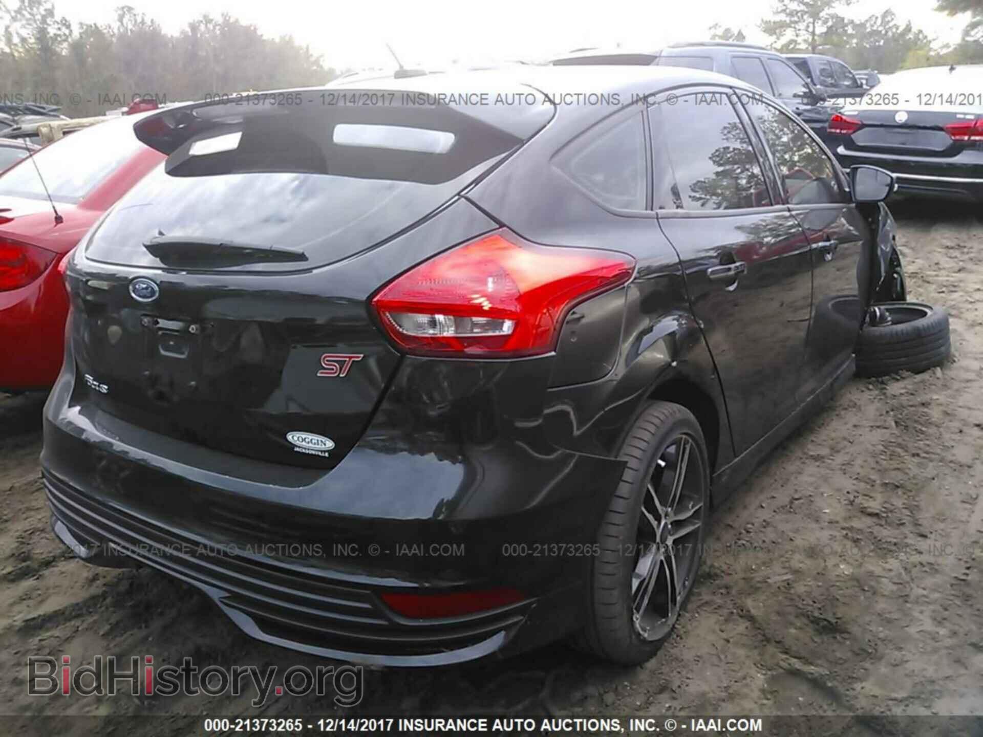 2017 Ford Focus - VIN: 1FADP3L94HL208519 - Photo 4