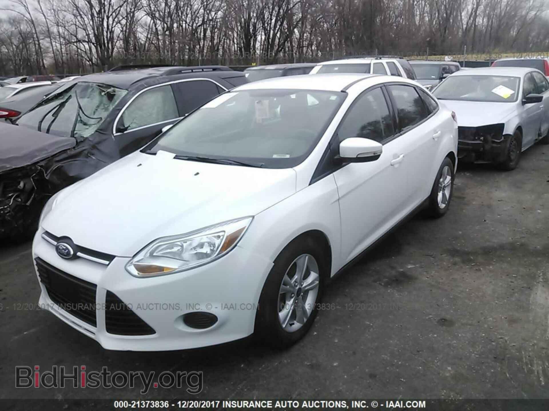 2014 Ford Focus - VIN: 1FADP3F24EL452052 - Photo 2