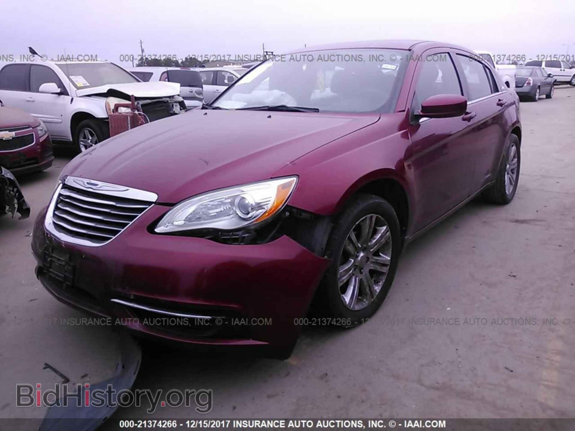2013 Chrysler 200 - VIN: 1C3CCBAB7DN762285 - Фото 2