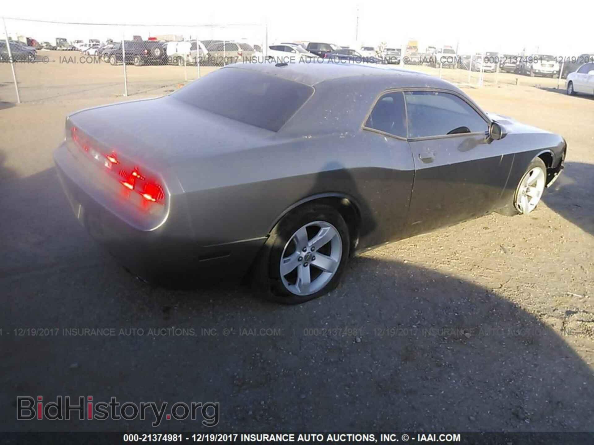2012 Dodge Challenger - VIN: 2C3CDYAG3CH257685 - Photo 4