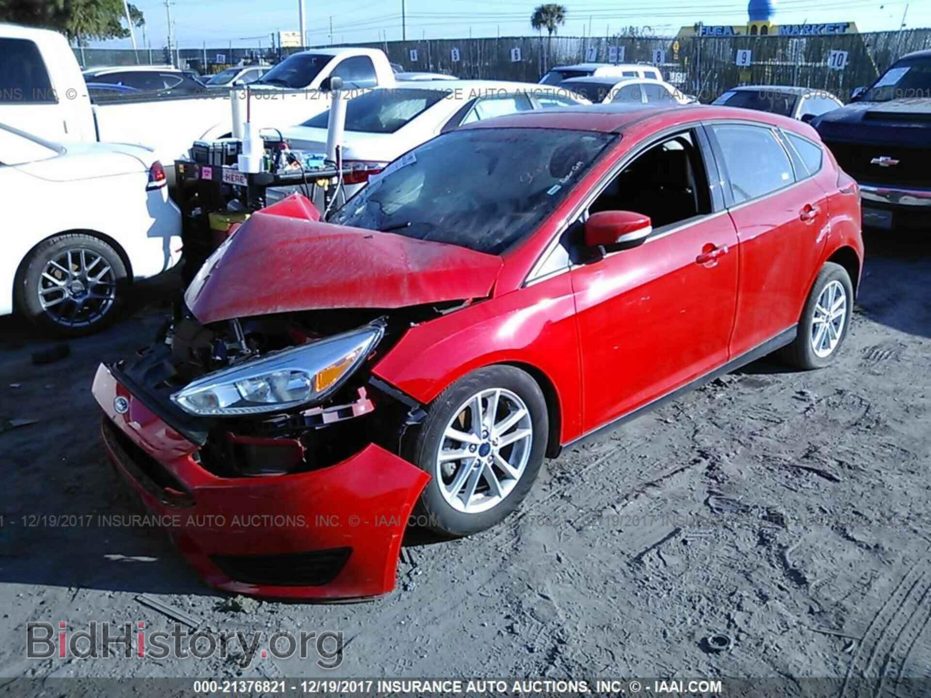2016 Ford Focus - VIN: 1FADP3K29GL294400 - Photo 2