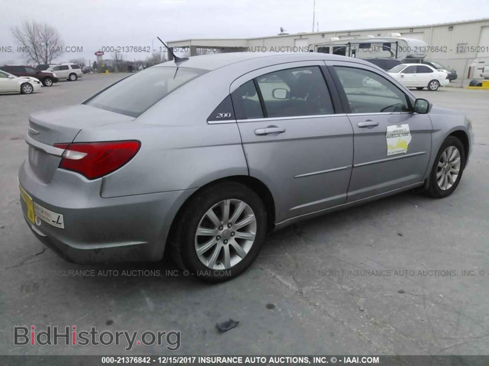 2013 Chrysler 200 - VIN: 1C3CCBBG3DN697168 - Photo 4