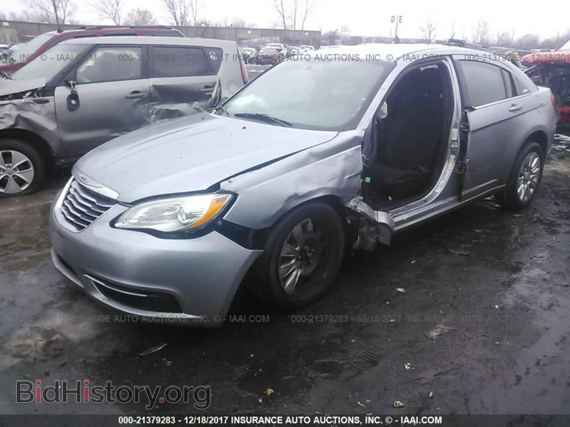 2014 Chrysler 200 - VIN: 1C3CCBAB0EN141634 - Фото 2