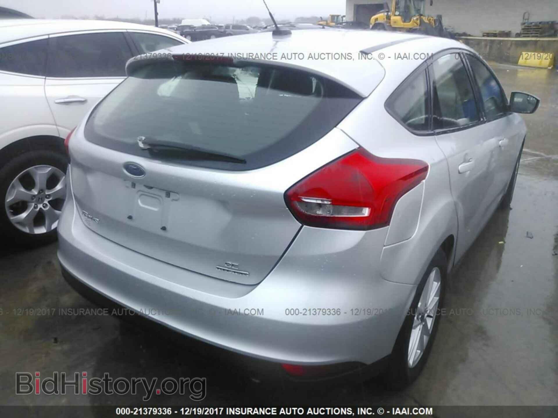 2016 Ford Focus - VIN: 1FADP3K26GL204538 - Photo 4