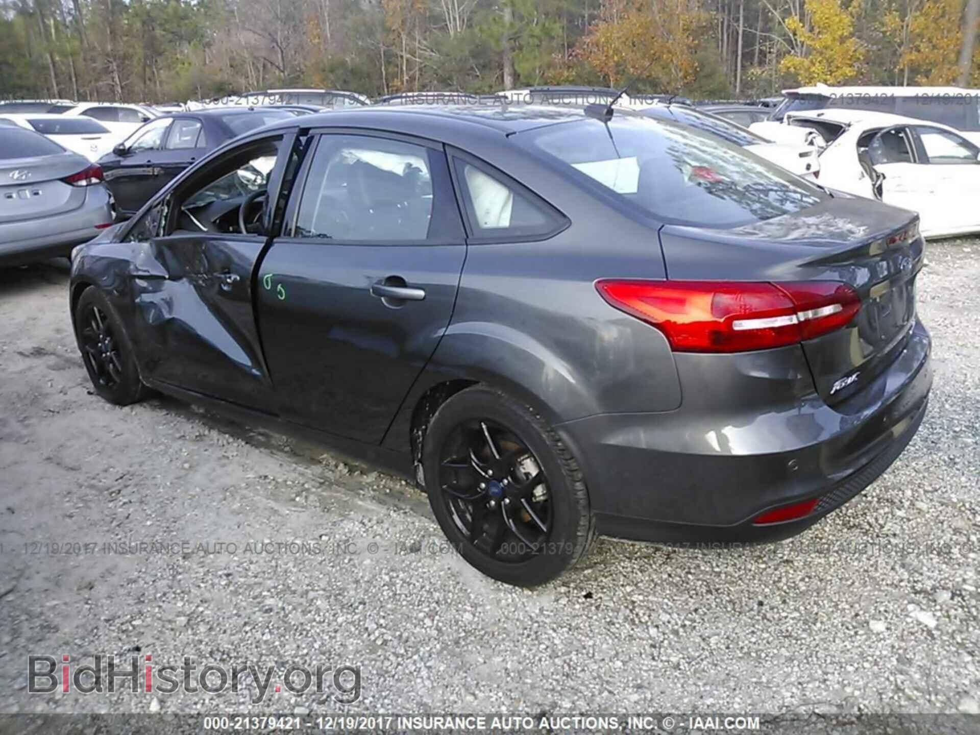 2016 Ford Focus - VIN: 1FADP3F21GL385820 - Photo 3