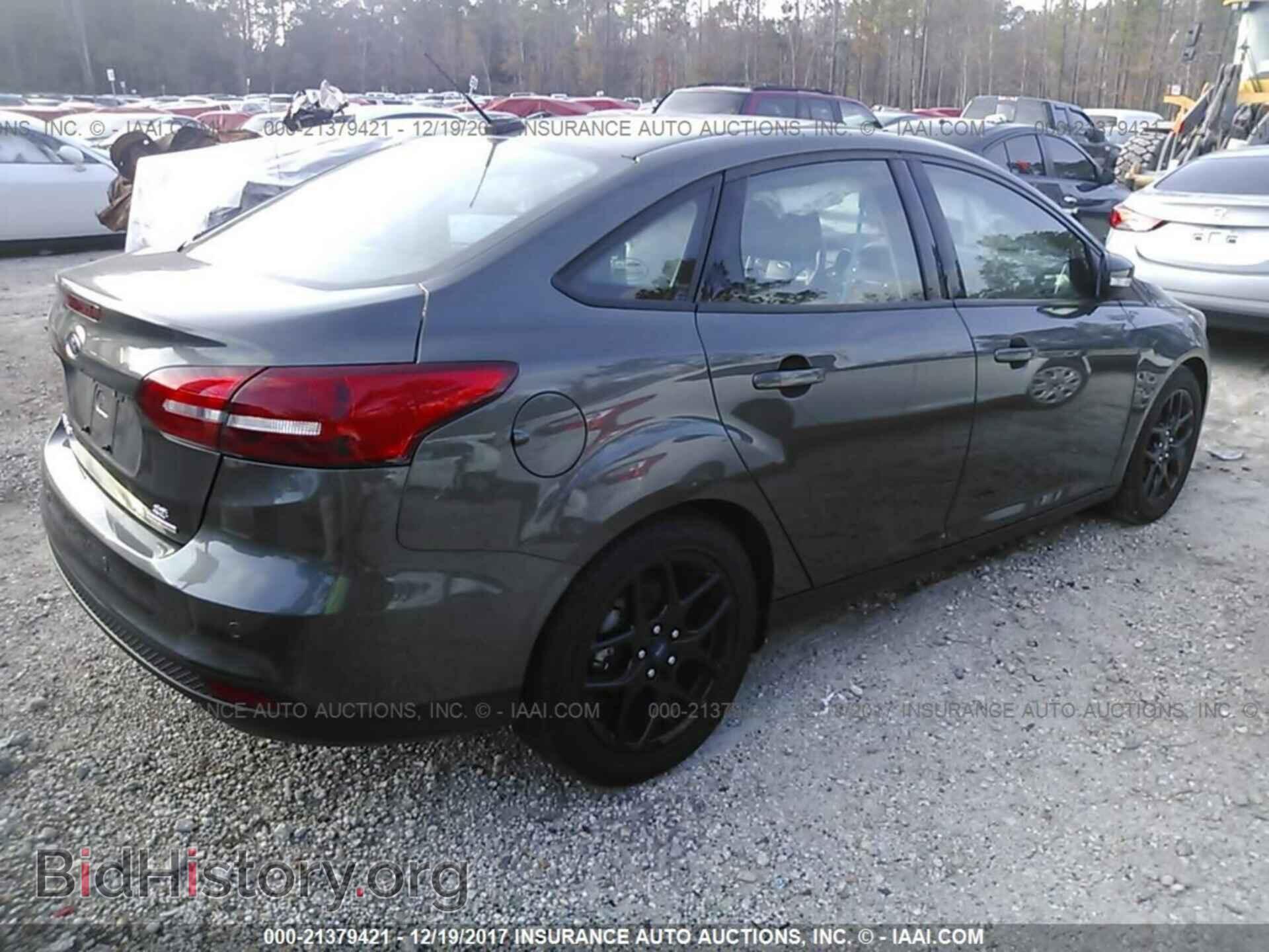 2016 Ford Focus - VIN: 1FADP3F21GL385820 - Photo 4