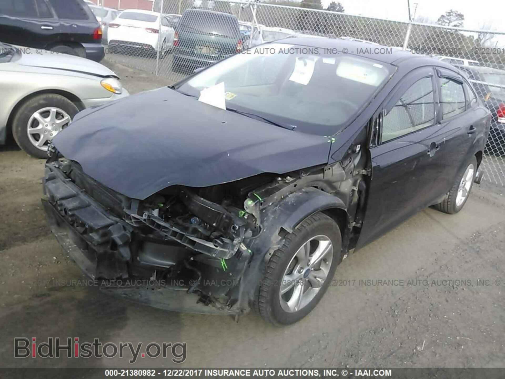 2013 Ford Focus - VIN: 1FADP3F26DL106020 - Photo 2