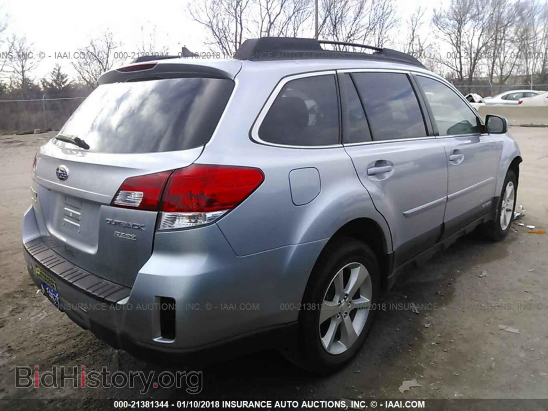 2014 Subaru Outback - VIN: 4S4BRBNCXE3247704 - Фото 4