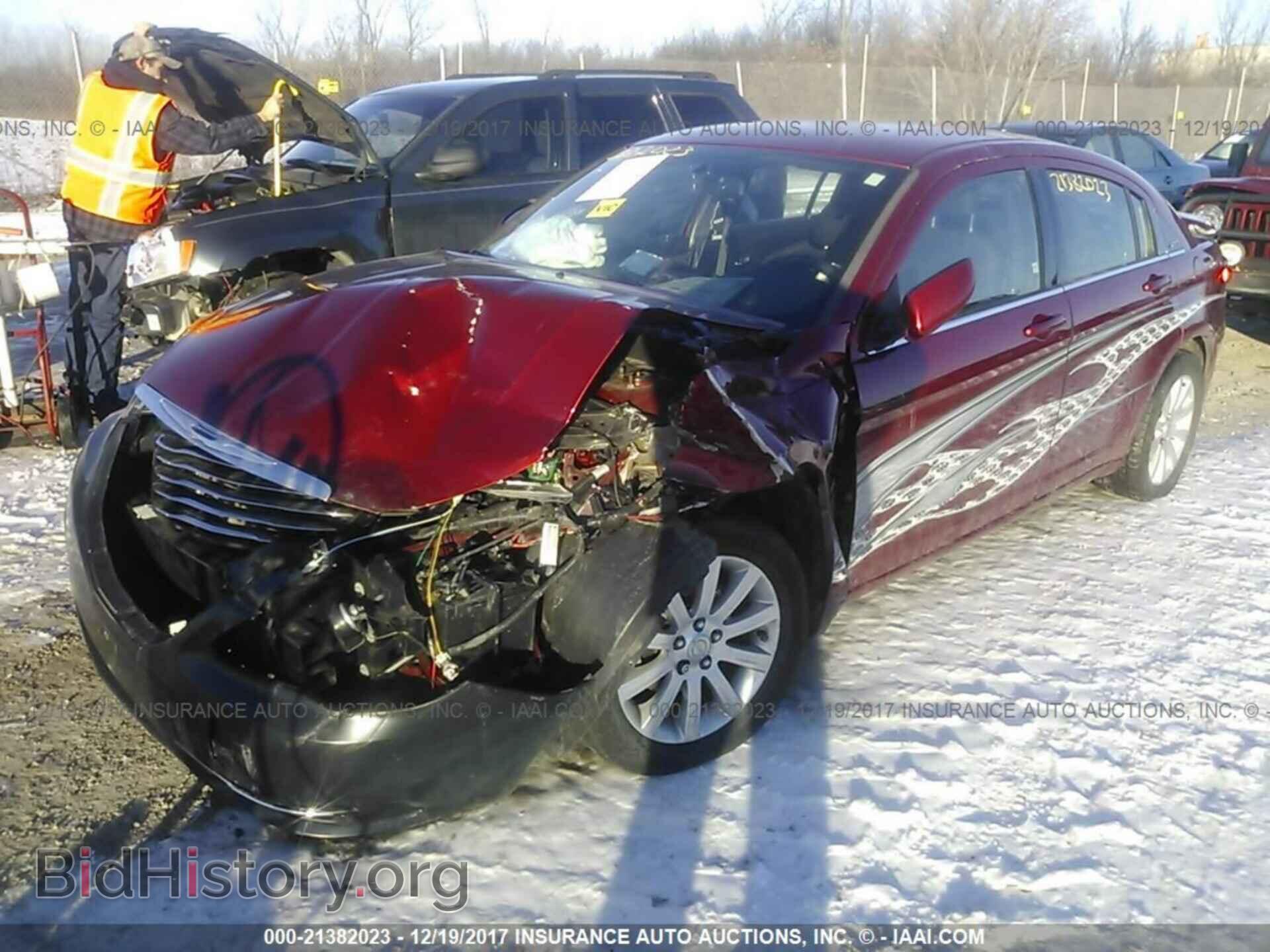 2011 Chrysler 200 - VIN: 1C3BC1FB0BN503262 - Photo 2